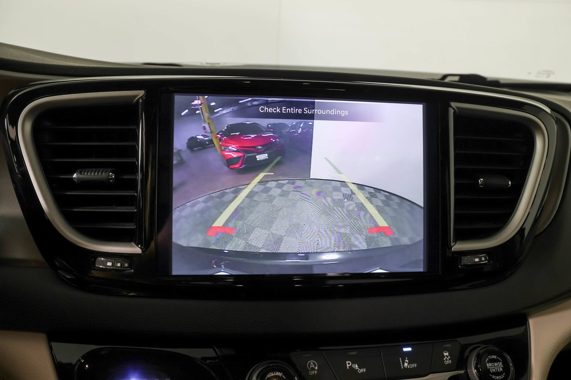 Used 2024 Chrysler Pacifica Touring-L FWD image 8