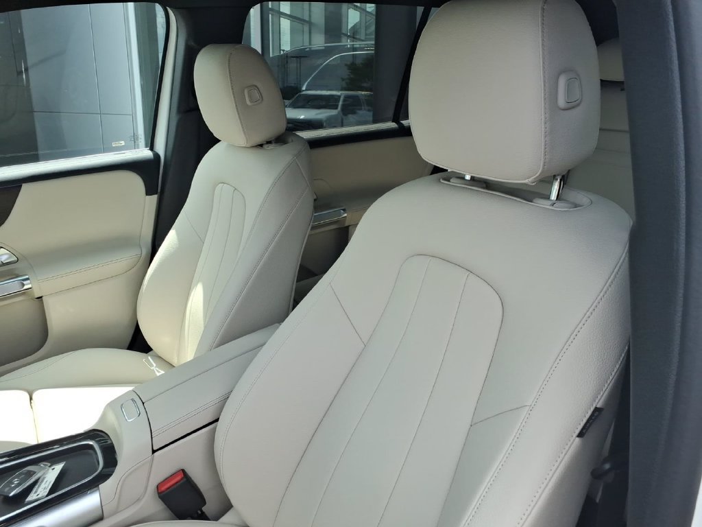 New 2026 Mercedes-Benz GLB 250 4MATIC image 13