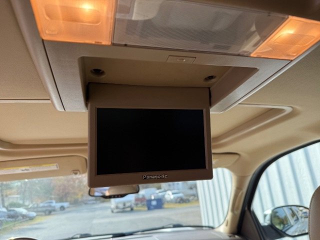 Used 2010 Chevrolet Suburban LTZ image 32