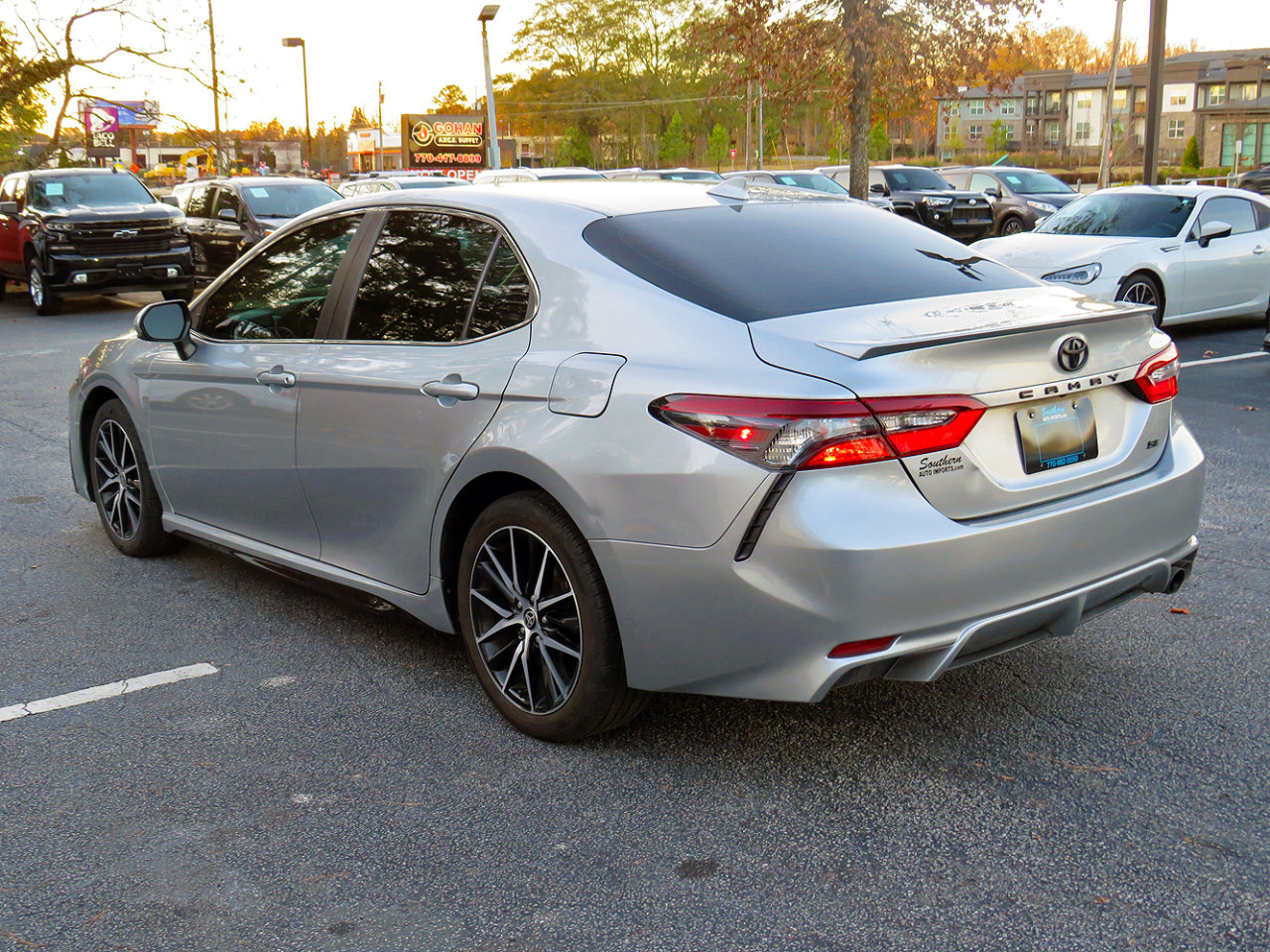 Used 2021 Toyota Camry SE w/ Carpet Mat Package (TMS) image 9