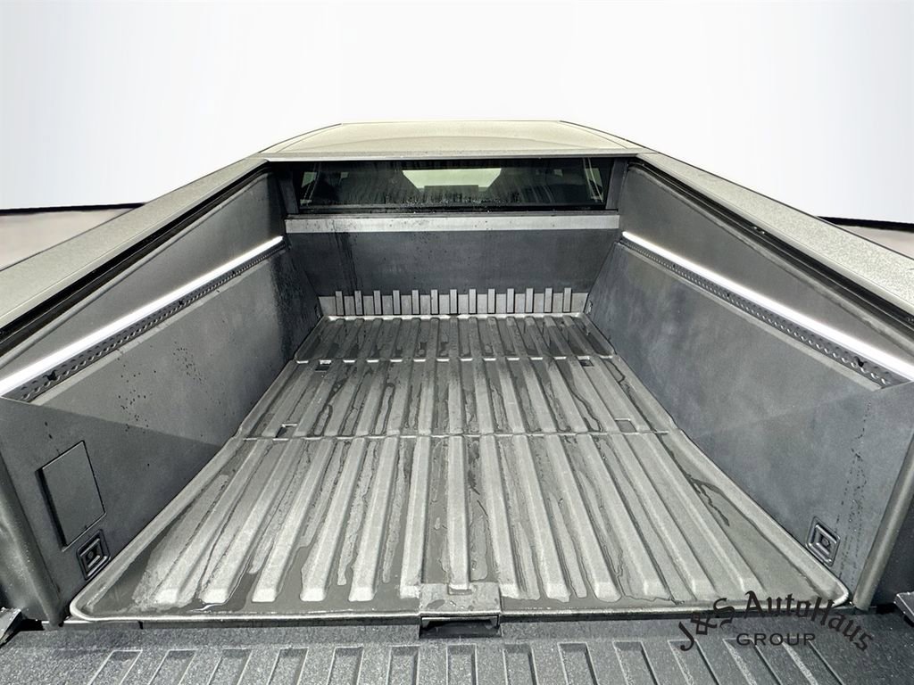 Used 2025 Tesla Cybertruck AWD Crew Cab image 33