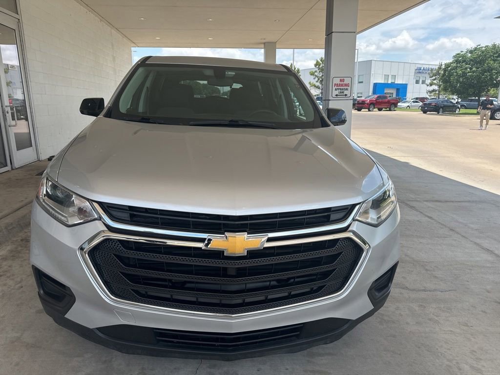Used 2018 Chevrolet Traverse LS FWD image 2