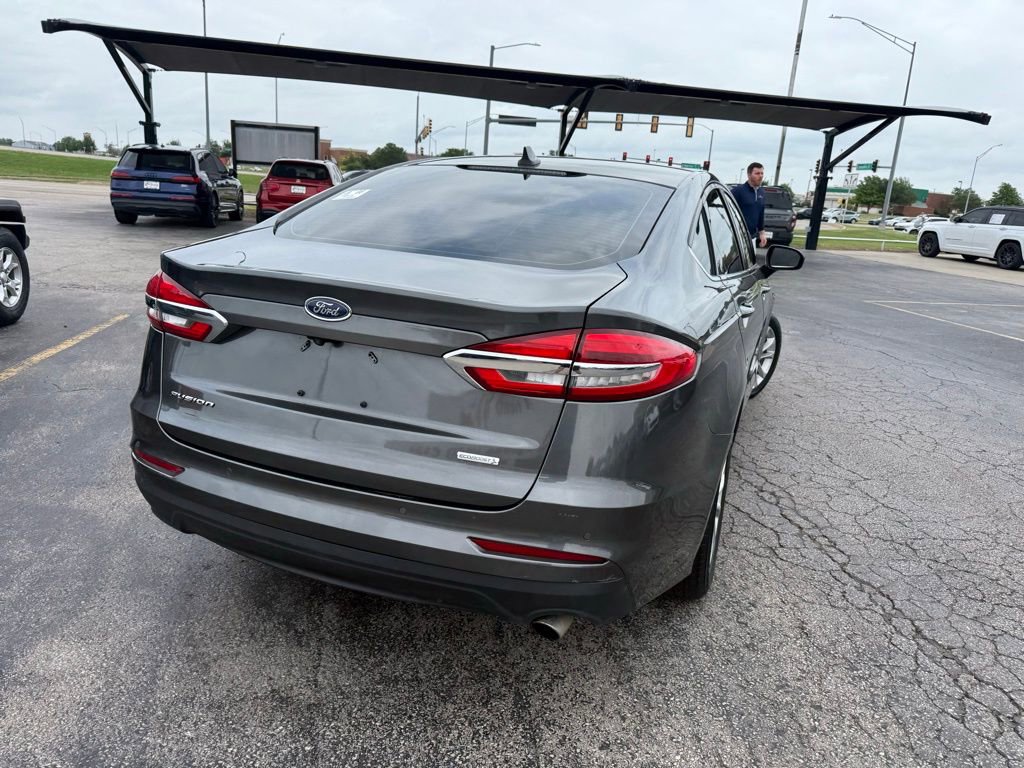 Used 2020 Ford Fusion SE image 12