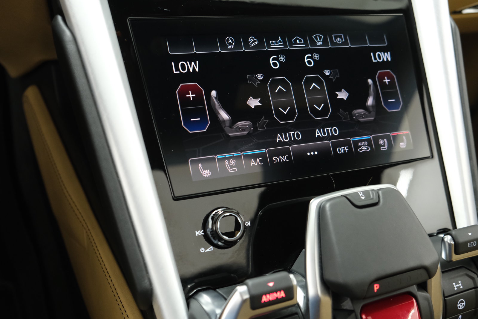 Used 2020 Lamborghini Urus AWD/4WD image 22