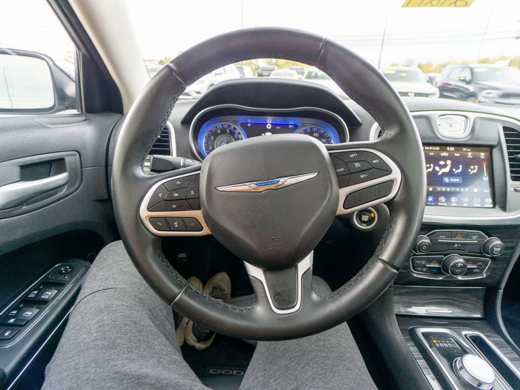 Used 2018 Chrysler 300 Touring L image 18