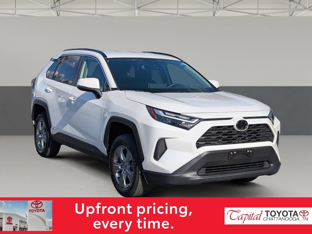Used 2025 Toyota RAV4 XLE AWD/4WD image 2