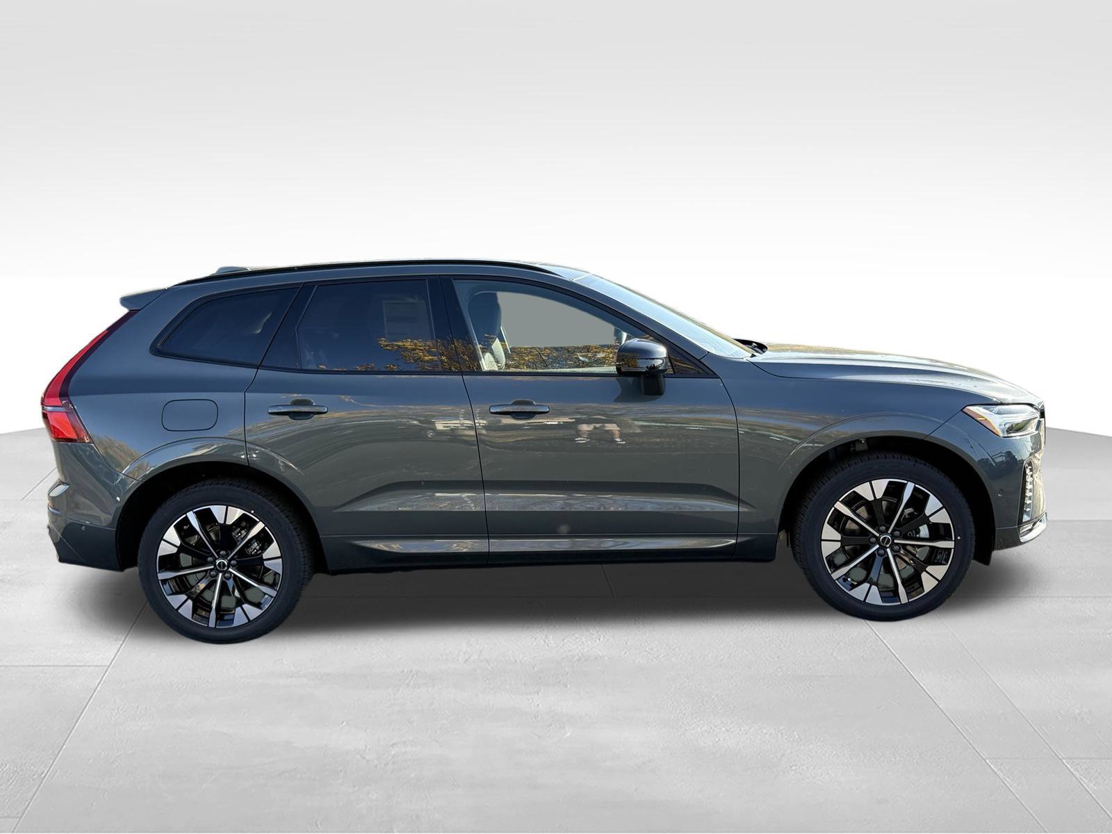 New 2027 Volvo XC60 B5 Plus AWD/4WD image 7