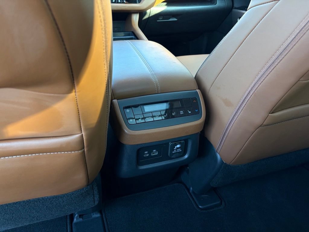 Certified 2025 Nissan Pathfinder Platinum FWD image 34