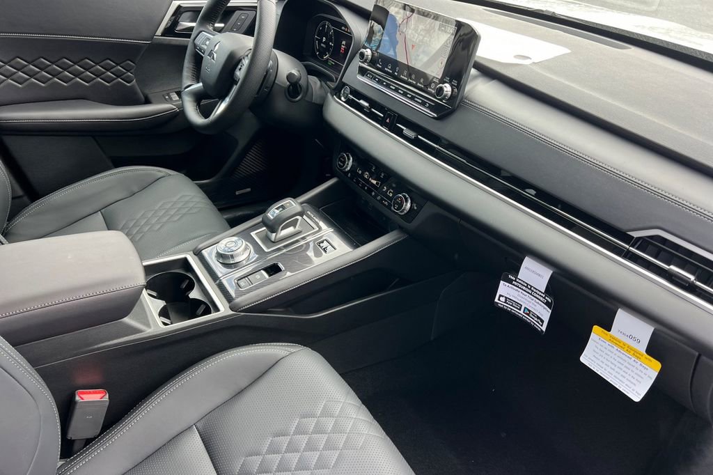 New 2025 Mitsubishi Outlander SEL Black Edition image 17