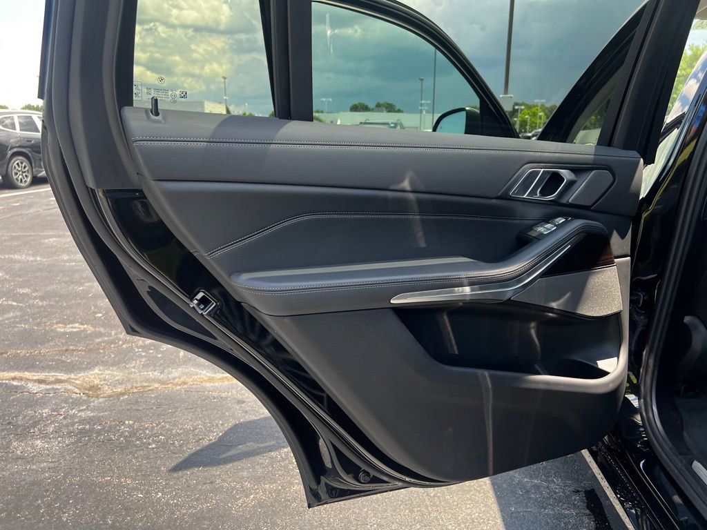 Certified 2026 BMW X7 xDrive40i w/ Executive Package image 17