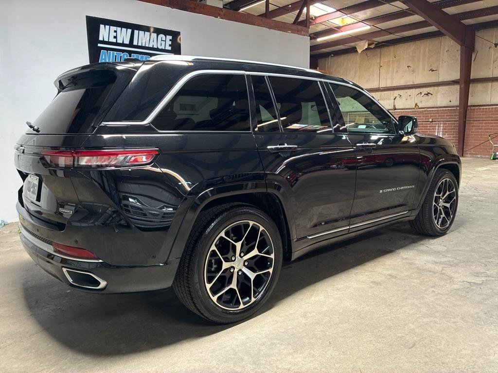 Used 2023 Jeep Grand Cherokee Summit AWD/4WD image 11