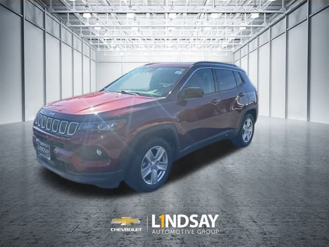 Used 2022 Jeep Compass Latitude image 3