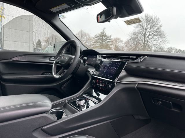 Used 2023 Jeep Grand Cherokee Altitude AWD/4WD image 14