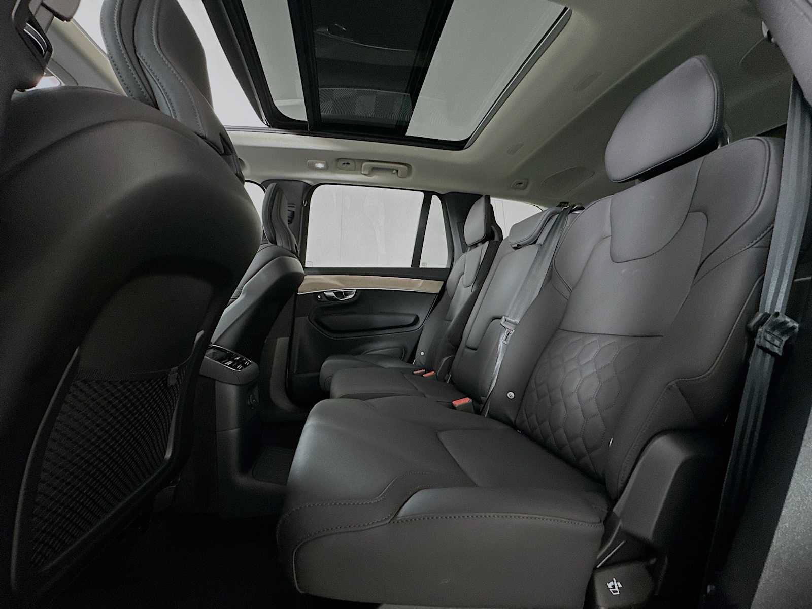 Used 2025 Volvo XC90 T8 Plus w/ Protection Package Premier AWD/4WD image 23