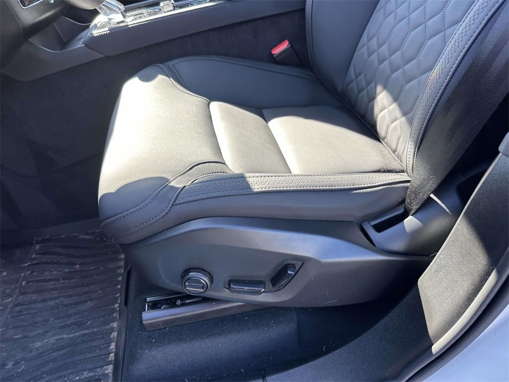 New 2025 Volvo XC90 T8 Plus w/ Protection Package Premier image 16
