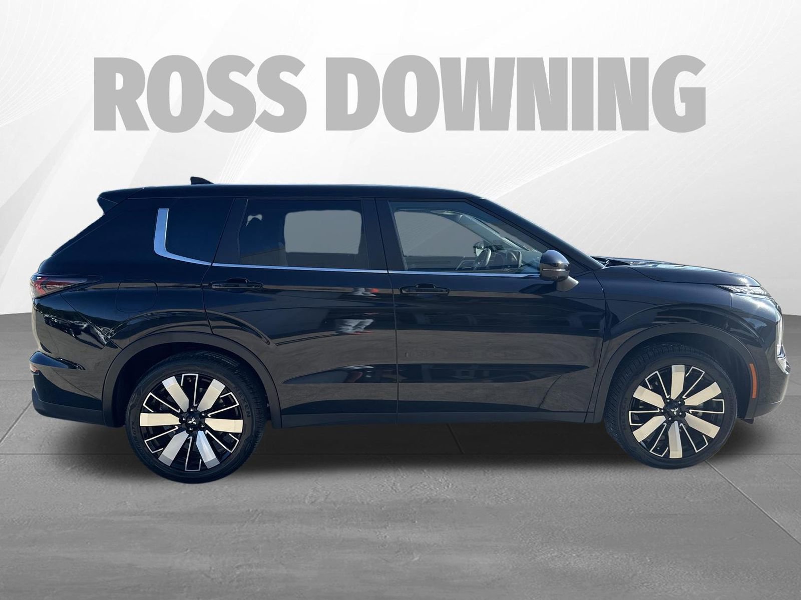 Used 2025 Mitsubishi Outlander SE image 7