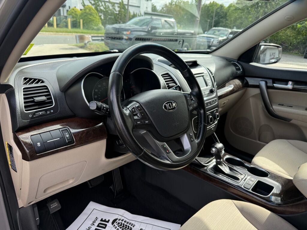 Used 2014 Kia Sorento LX FWD image 11