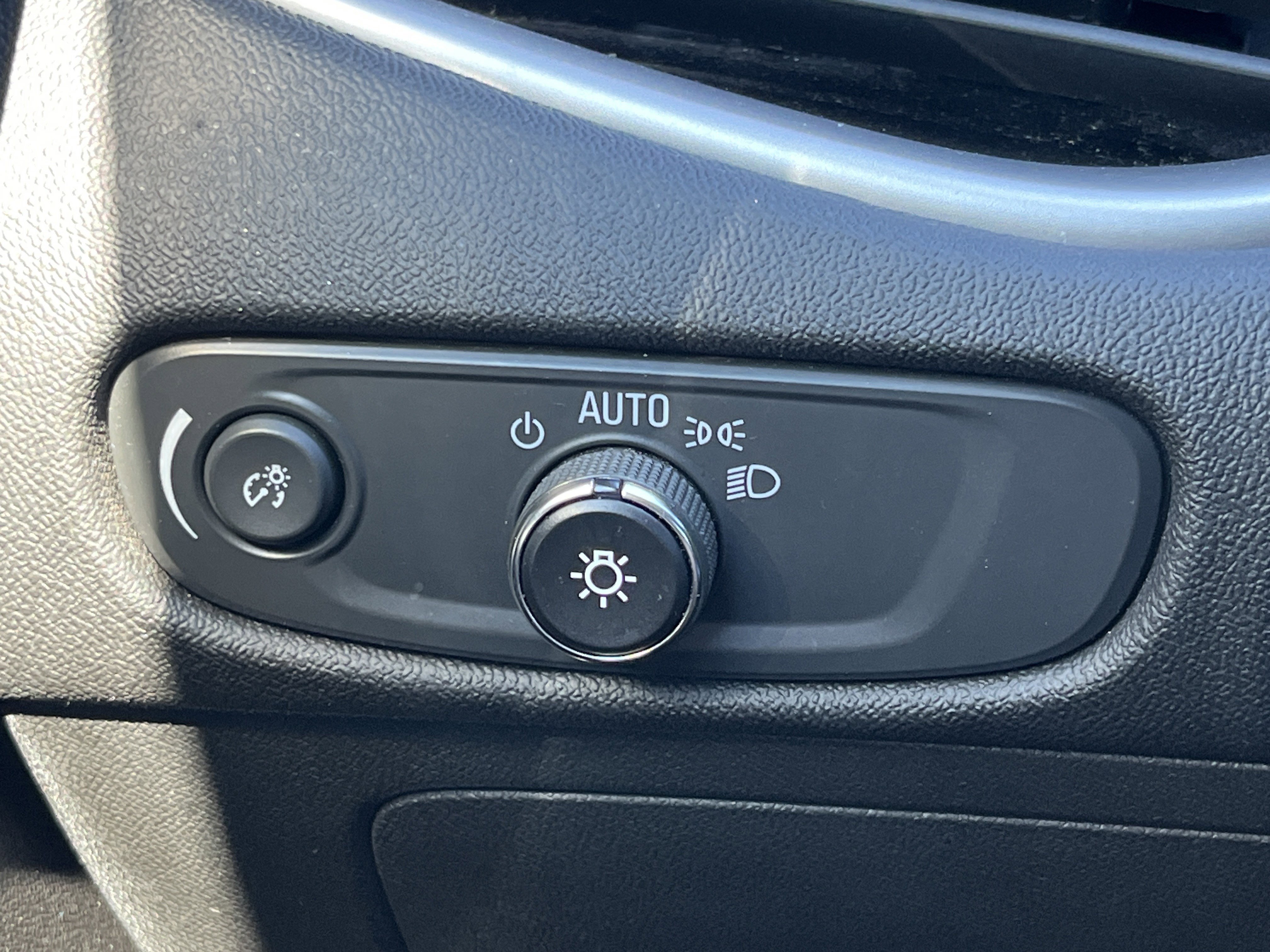 Used 2024 Chevrolet Malibu LT image 14