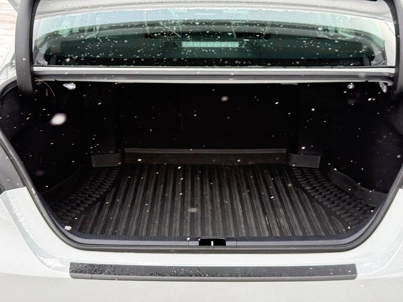Used 2022 Toyota Camry SE image 9