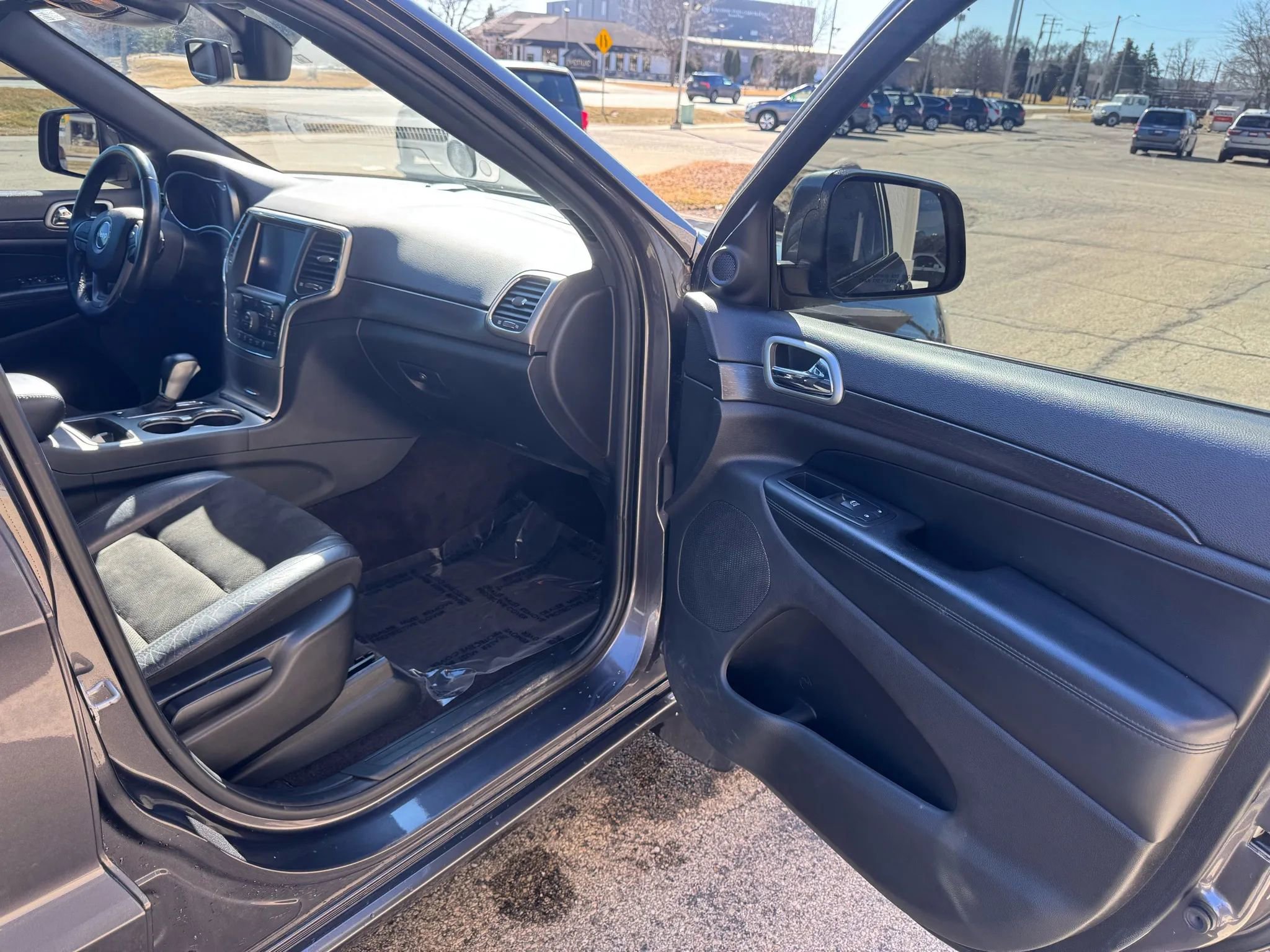 Used 2018 Jeep Grand Cherokee Altitude image 13