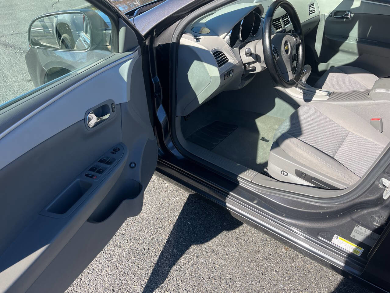Used 2010 Chevrolet Malibu LS image 11