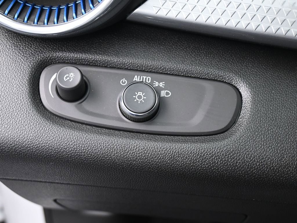 Used 2025 Chevrolet Trax LT w/ LT Convenience Package image 33