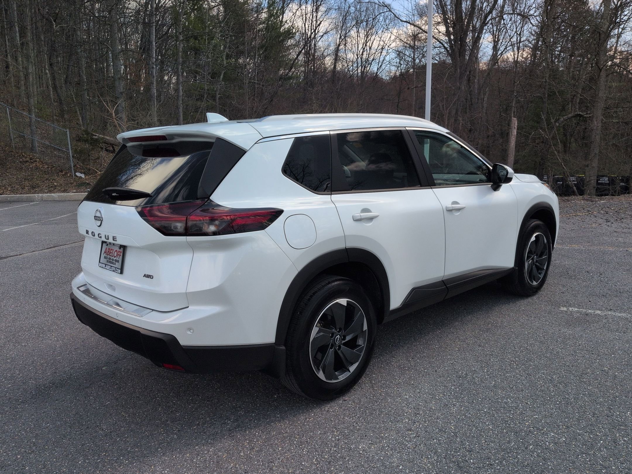 Used 2025 Nissan Rogue SV w/ SV Premium Package image 5