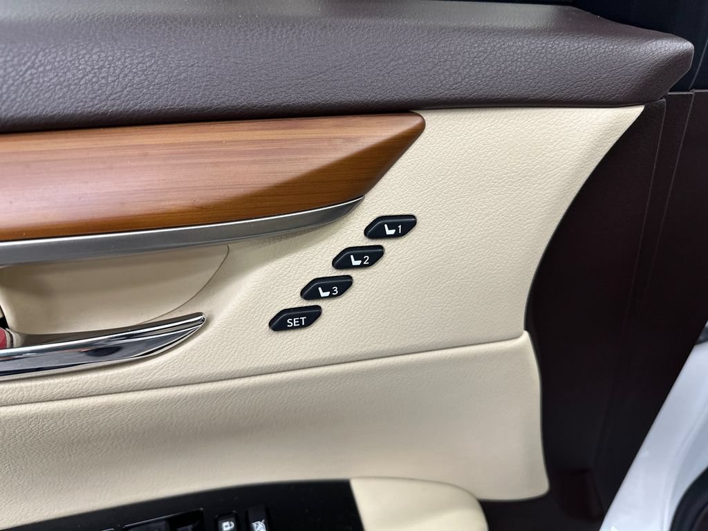 Used 2018 Lexus ES 300h w/ Luxury Package FWD image 12