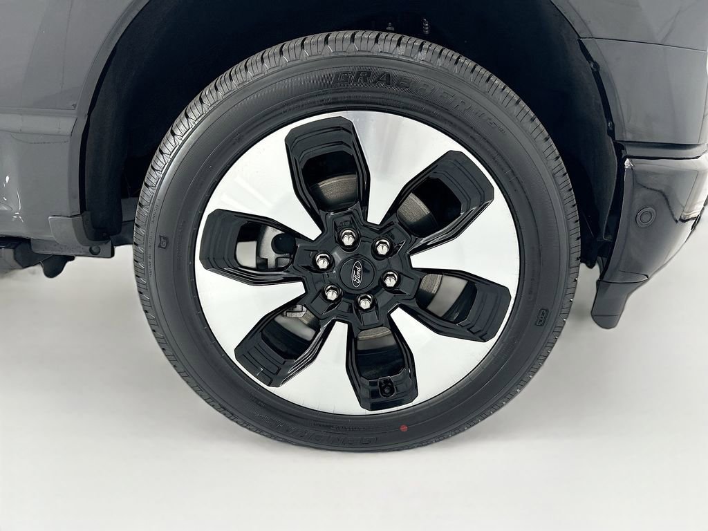 Used 2023 Ford F150 Lightning Platinum image 31