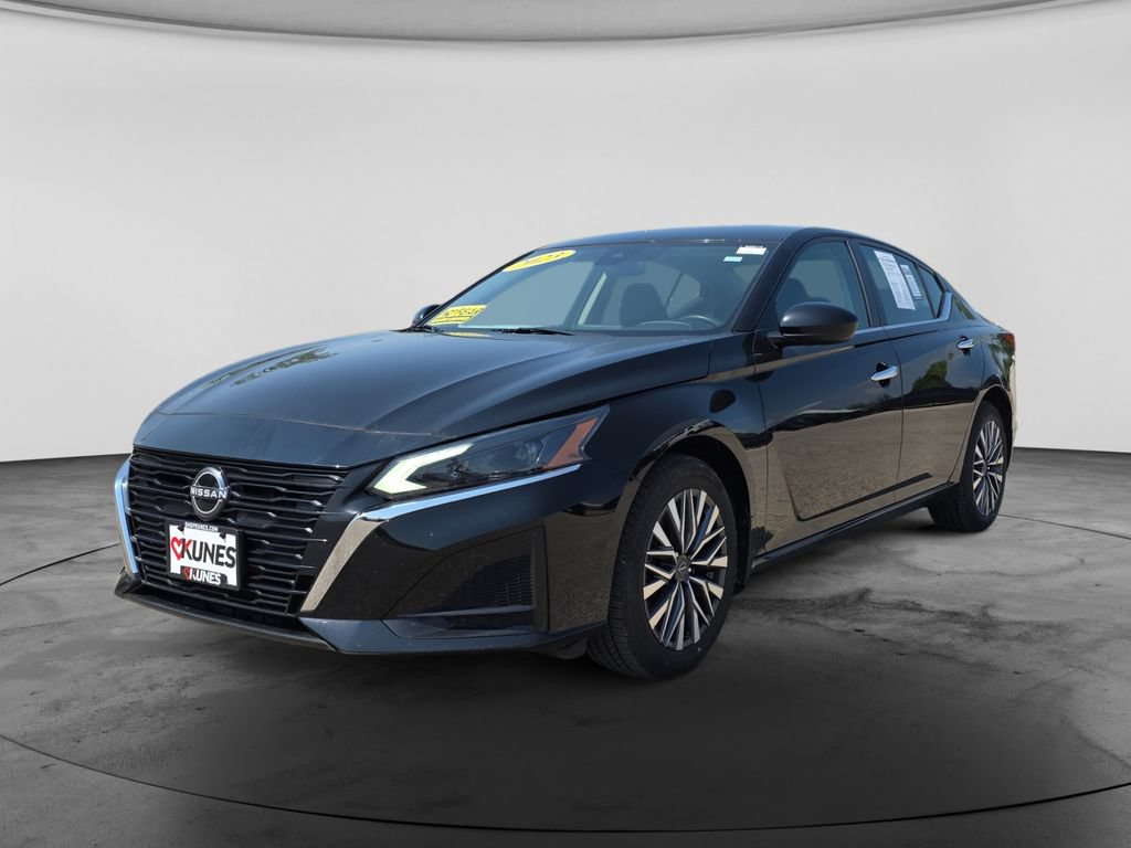 Used 2023 Nissan Altima 2.5 SV AWD/4WD image 3
