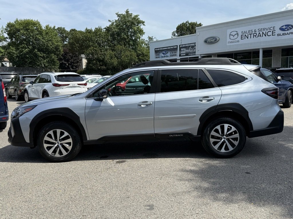 Used 2023 Subaru Outback Premium image 11
