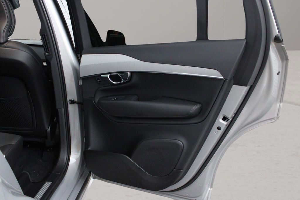 Certified 2025 Volvo XC90 B5 Core image 41