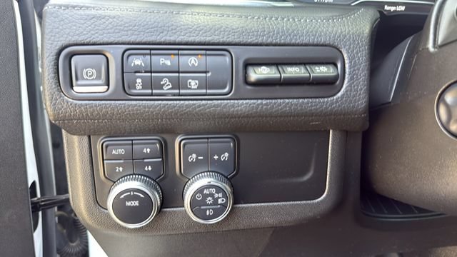 Used 2023 GMC Yukon Denali AWD/4WD image 24