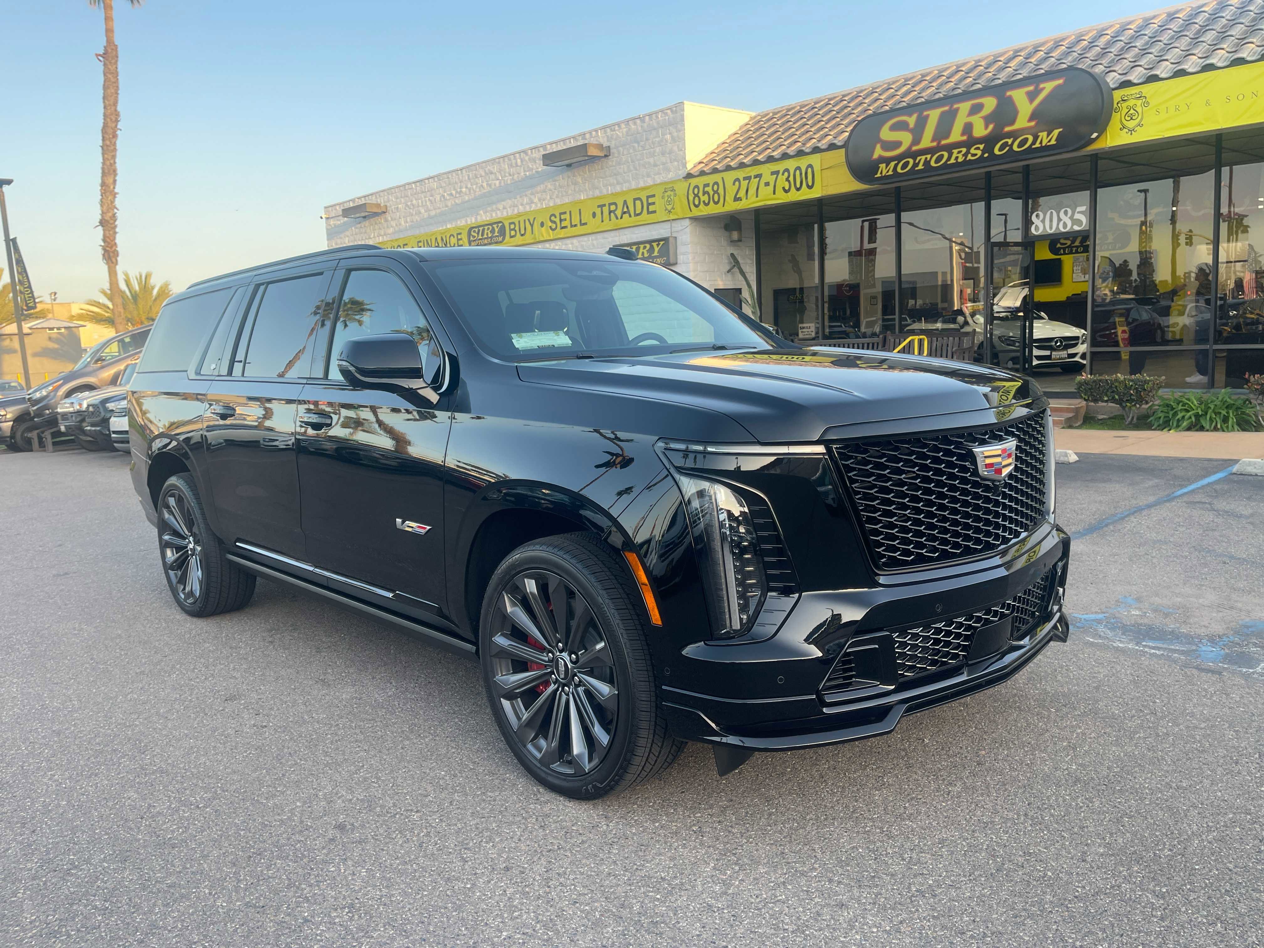 Used 2025 Cadillac Escalade ESV V image 1