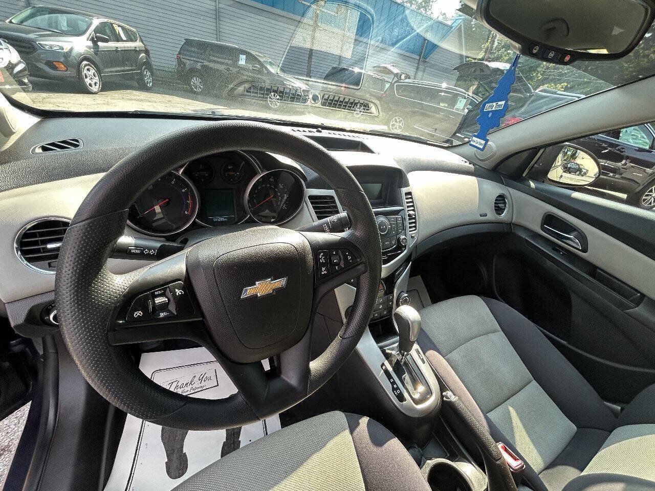 Used 2013 Chevrolet Cruze LS FWD image 5