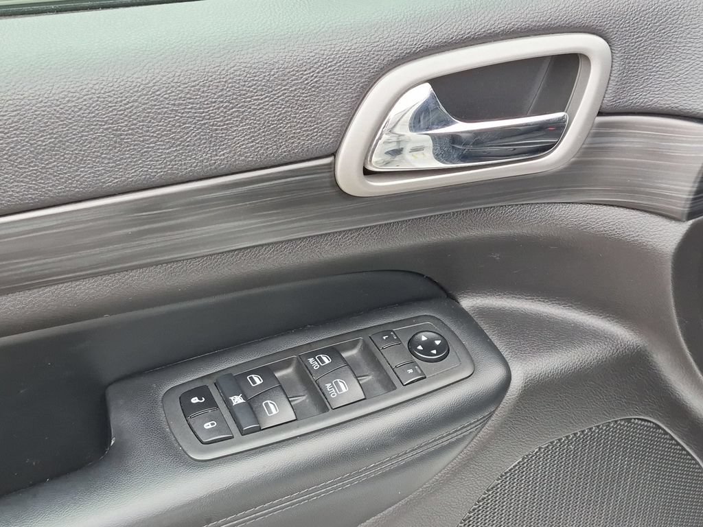 Used 2021 Jeep Grand Cherokee Laredo X AWD/4WD image 11