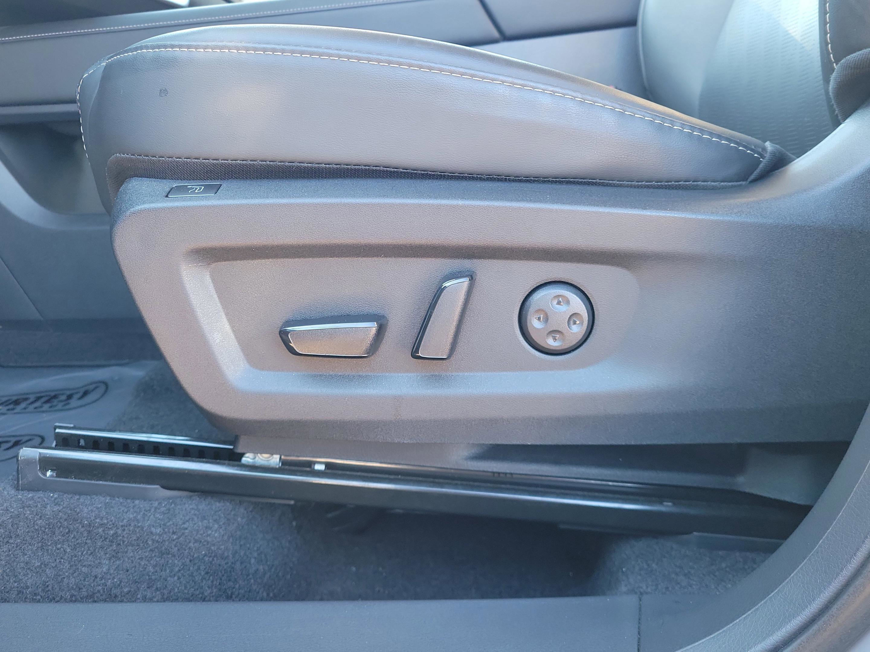 Certified 2025 Nissan Murano Platinum w/ Cargo Package image 17