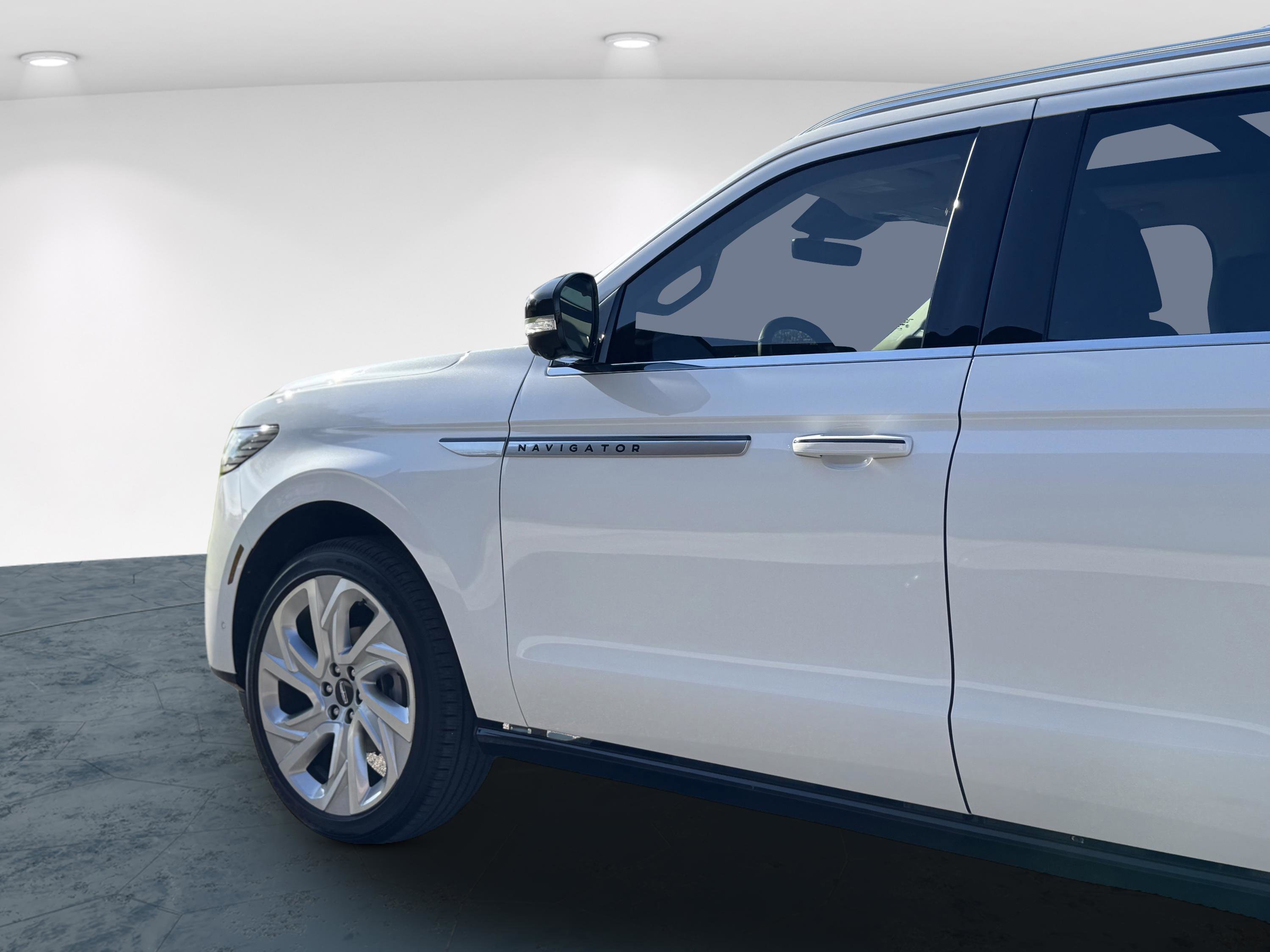 Used 2025 Lincoln Navigator Reserve AWD/4WD image 44