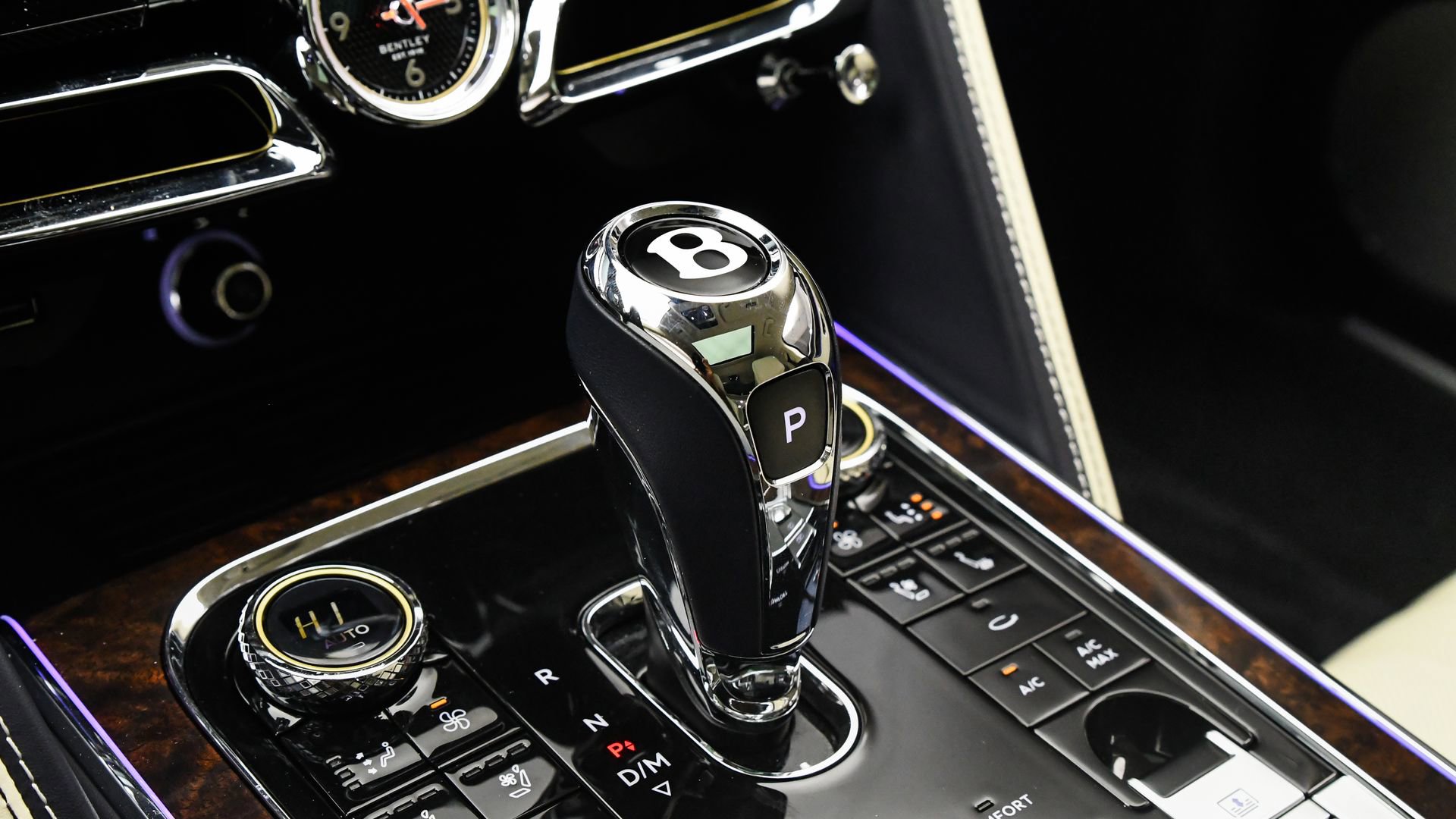 Certified 2024 Bentley Flying Spur Mulliner image 38