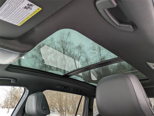 Used 2023 Volkswagen Tiguan SE R-Line image 15