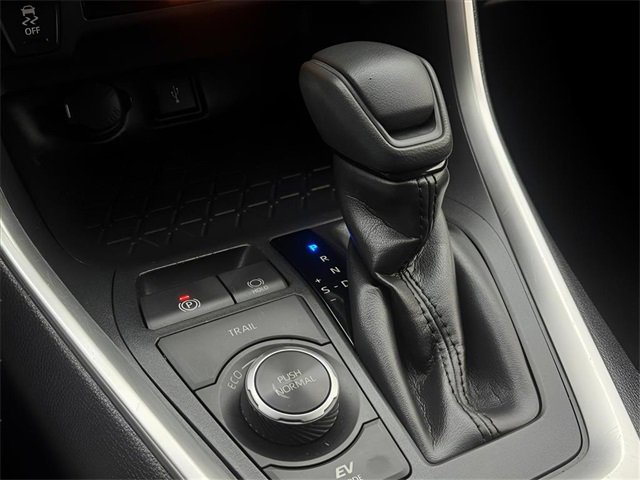 Used 2020 Toyota RAV4 XLE image 20