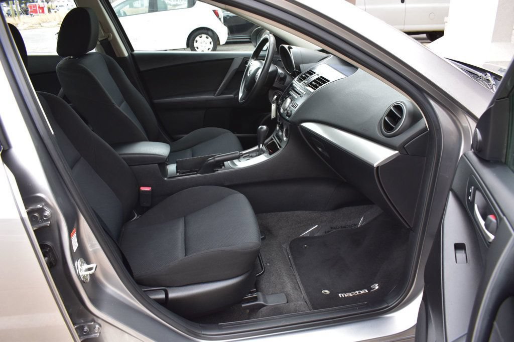 Used 2011 MAZDA MAZDA3 i Touring FWD image 17
