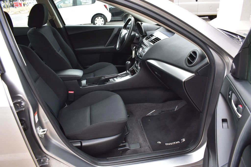 Used 2011 MAZDA MAZDA3 i Touring image 17