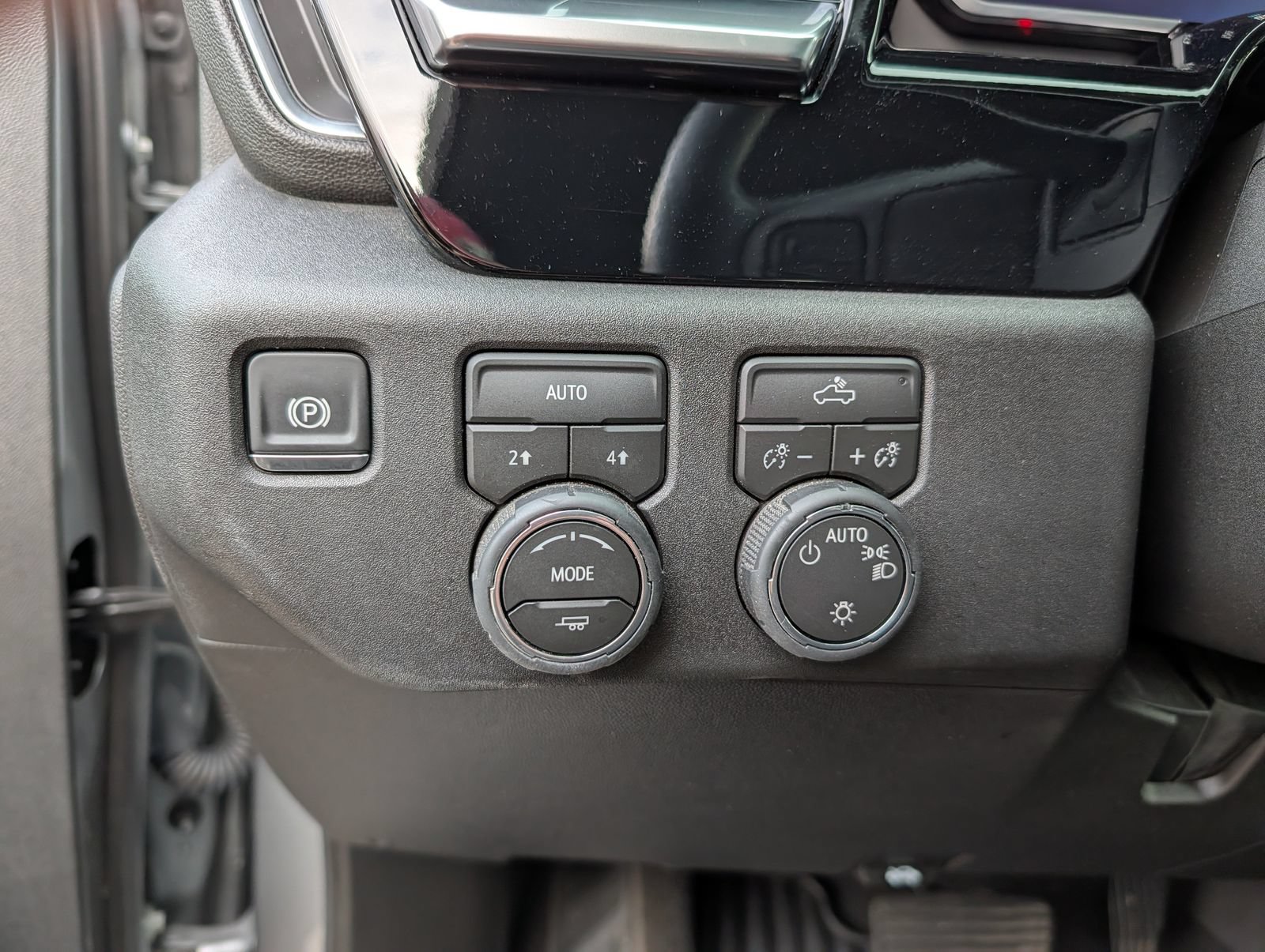 Used 2026 Chevrolet Silverado 1500 LT AWD/4WD image 17