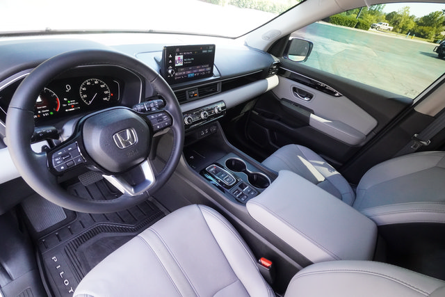 Used 2025 Honda Pilot Touring image 22