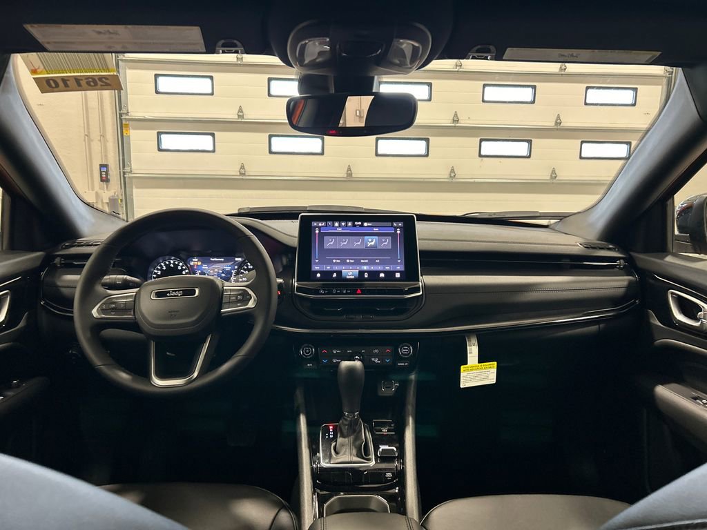 New 2026 Jeep Compass Latitude image 30