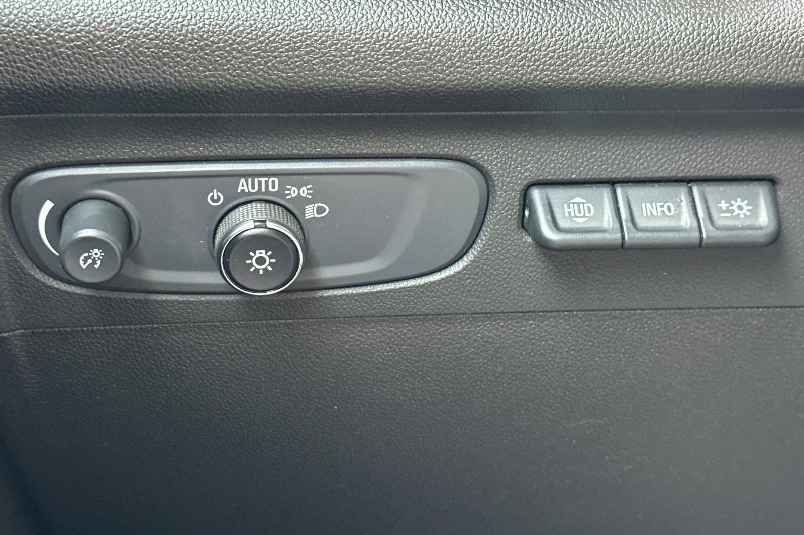 Certified 2022 Buick Envision Avenir w/ Technology Package II image 37