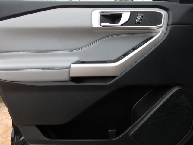Certified 2022 Ford Explorer XLT w/ Equipment Group 202A image 9