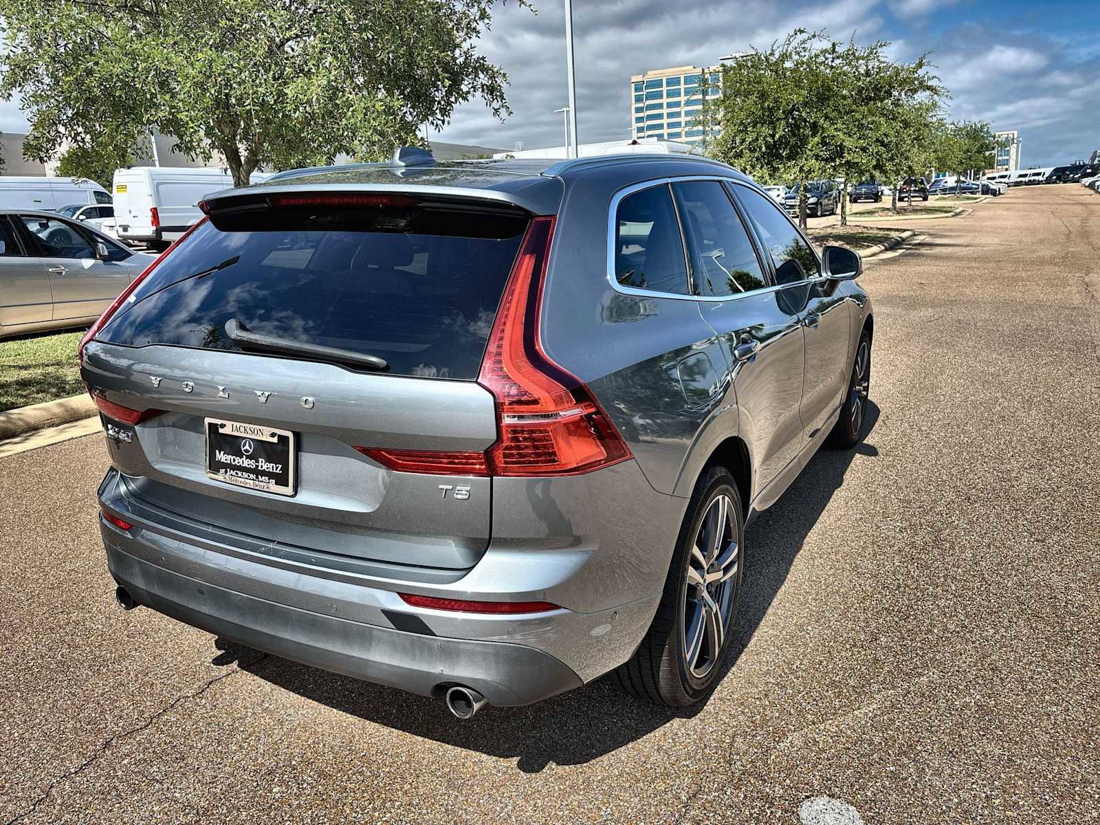 Used 2019 Volvo XC60 T5 Momentum w/ Premium Package FWD image 8