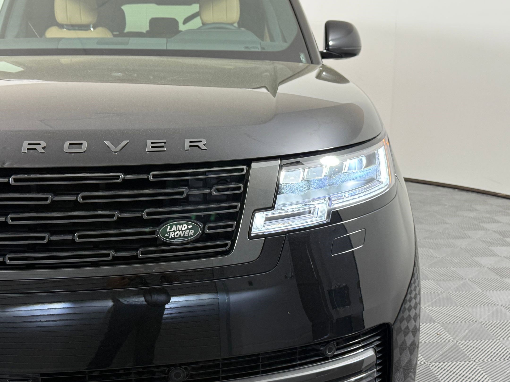 New 2026 Land Rover Range Rover Long Wheelbase SE image 12
